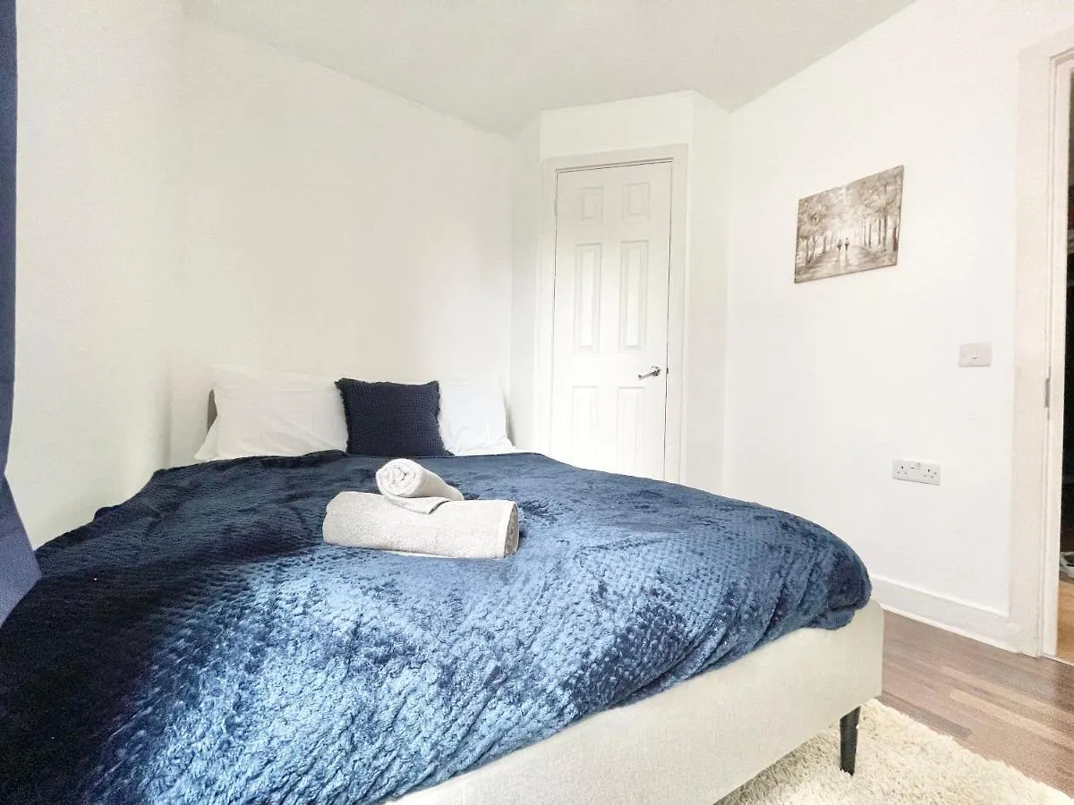 Chic 2-Bed Apartment In Southampton With Parking 0*,