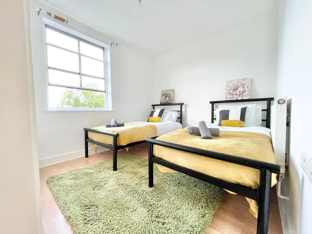 Chic 2-Bed Apartment In Southampton With Parking