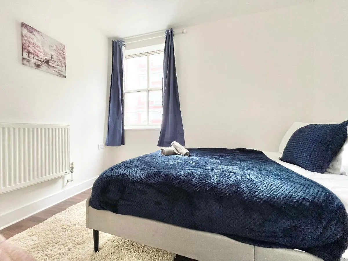 Chic 2-Bed Apartment In Southampton With Parking 0*,  United Kingdom
